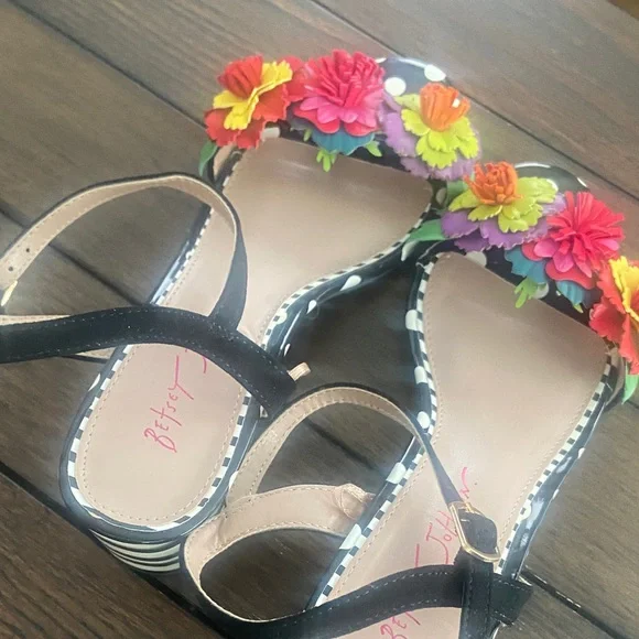 Betsey Johnson Black Polka Dot Floral Heels - Picture 3 of 9